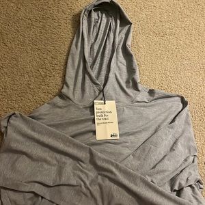 NWT UPF50 long sleeve hooded shirt